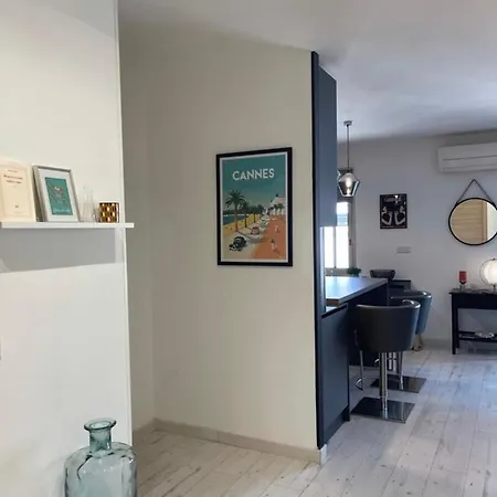 Spacious And Stylish One-bedroom On Place De Gaulle Antibes